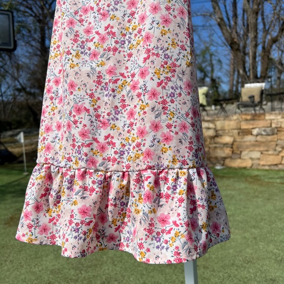 Flutter-Sleeve Garden Floral Dress with Apron Tie-Back - Picture 10 of 16